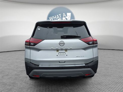 Used 2023 Nissan Rogue SV image 5