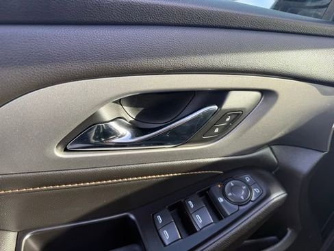 Used 2019 Chevrolet Traverse LT image 18