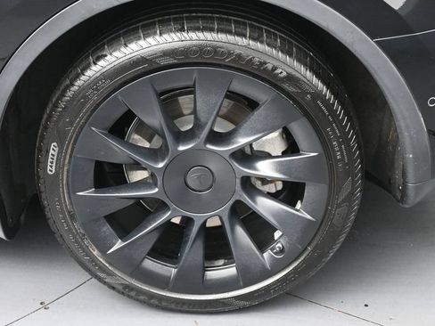 Used 2022 Tesla Model Y Long Range AWD/4WD image 36