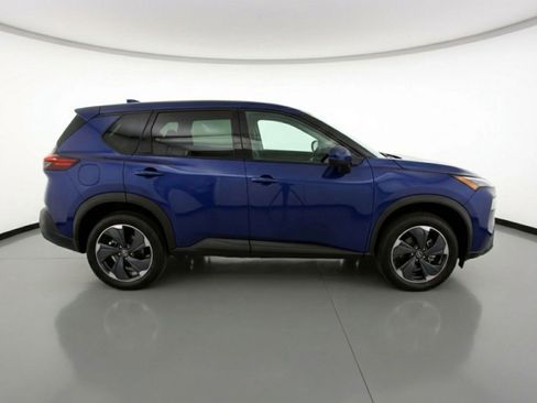 Used 2025 Nissan Rogue SV FWD image 11