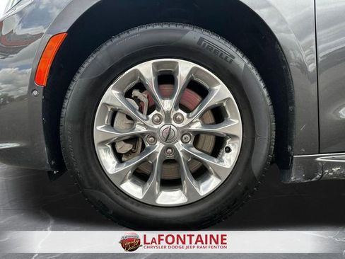 Used 2023 Chrysler Pacifica Touring-L AWD/4WD image 30