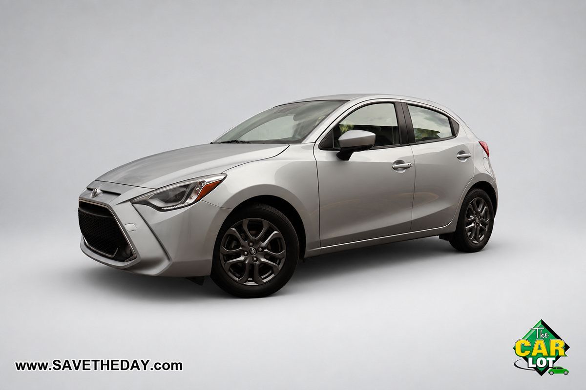 Used 2020 Toyota Yaris XLE FWD image 2