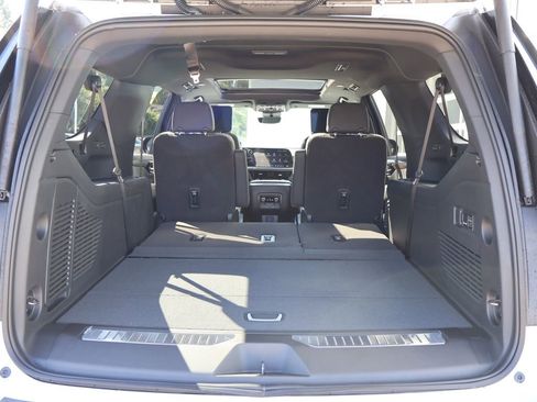 New 2026 Chevrolet Suburban High Country AWD/4WD image 38