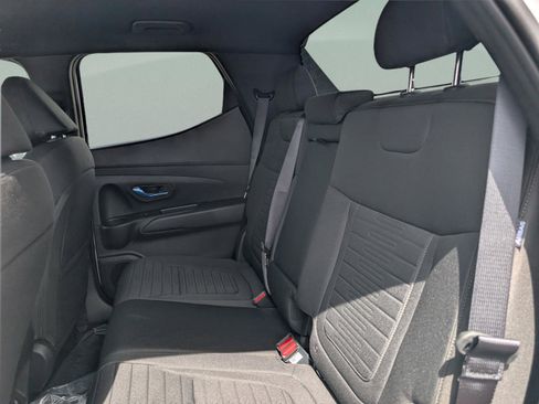 Used 2025 Hyundai Santa Cruz SE AWD/4WD image 14