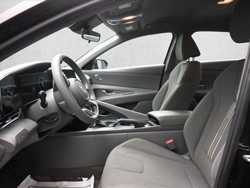 Used 2024 Hyundai Elantra SEL FWD image 8