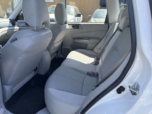 Used 2013 Subaru Forester 2.5X w/ Popular Pkg 3 AWD/4WD image 18