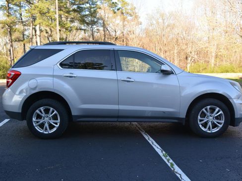 Used 2017 Chevrolet Equinox LT w/ Convenience Package image 4