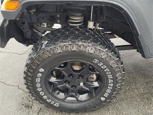 Used 2021 Jeep Gladiator Sport image 16