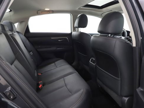 Used 2017 Nissan Altima 2.5 SL w/ Moonroof Package image 12