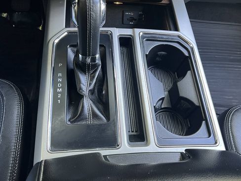 Used 2015 Ford F150 Lariat w/ Equipment Group 502A Luxury AWD/4WD image 29
