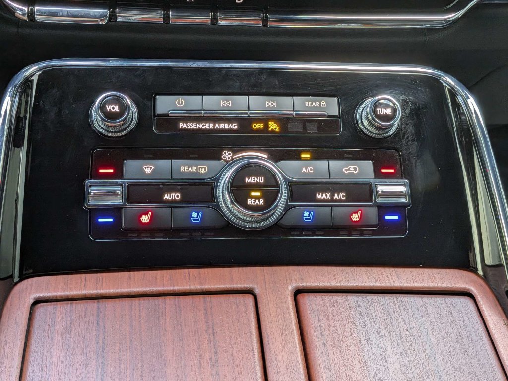 Certified 2024 Lincoln Navigator Reserve AWD/4WD image 25