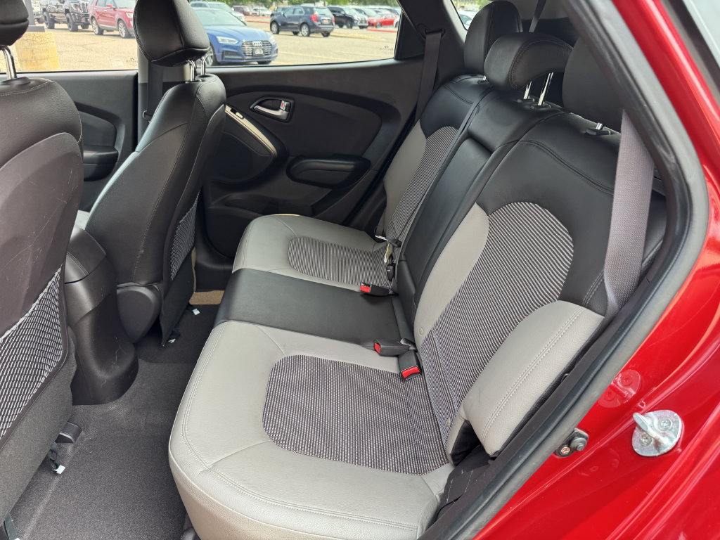 Used 2011 Hyundai Tucson 2WD image 25