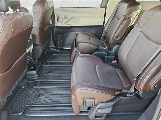 Used 2023 Toyota Sienna Platinum FWD image 21