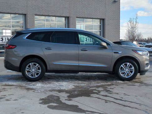 Used 2019 Buick Enclave Essence image 9
