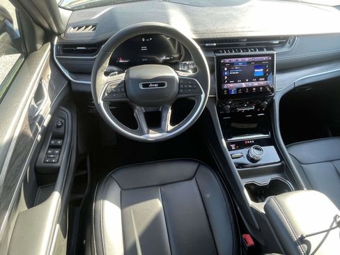 Used 2024 Jeep Grand Cherokee Limited image 11