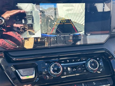 Used 2025 GMC Sierra 1500 AT4 w/ AT4 Premium Package image 31