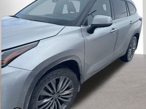 Used 2020 Toyota Highlander Platinum image 4