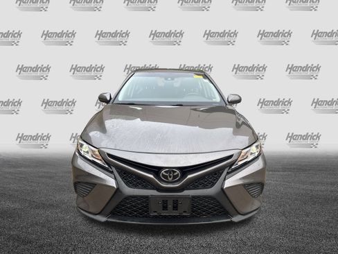 Used 2019 Toyota Camry SE image 3