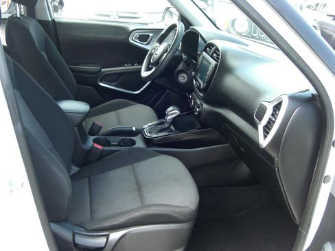 Used 2020 Kia Soul LX FWD image 14