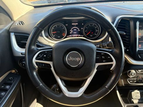 Used 2015 Jeep Cherokee Limited image 13