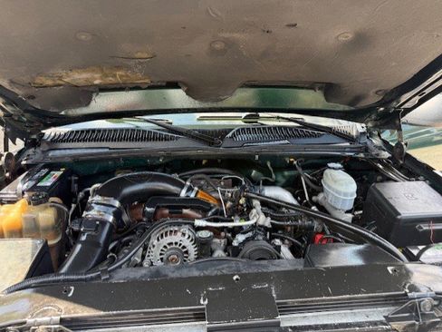 Used 2005 Chevrolet Silverado 2500 LT w/ Heavy-Duty Power Package image 9