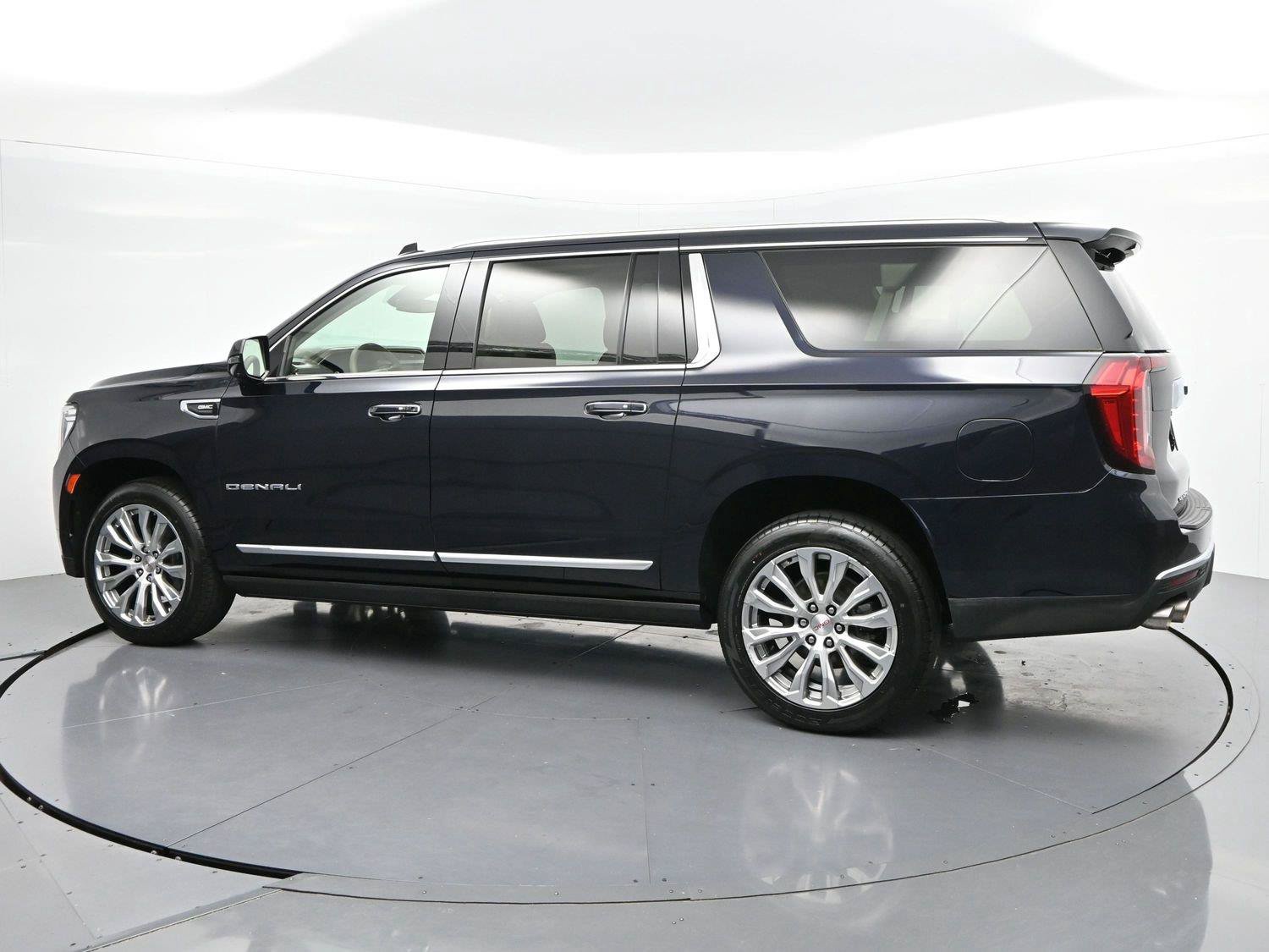 Used 2023 GMC Yukon XL Denali AWD/4WD image 5