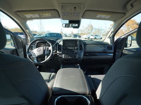 Used 2024 Nissan Titan SV w/ SV Convenience Package image 23