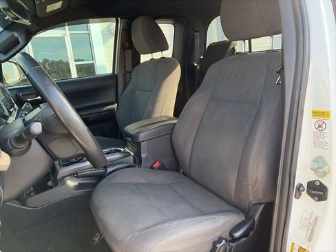 Used 2017 Toyota Tacoma TRD Off-Road w/ Tow Package image 12