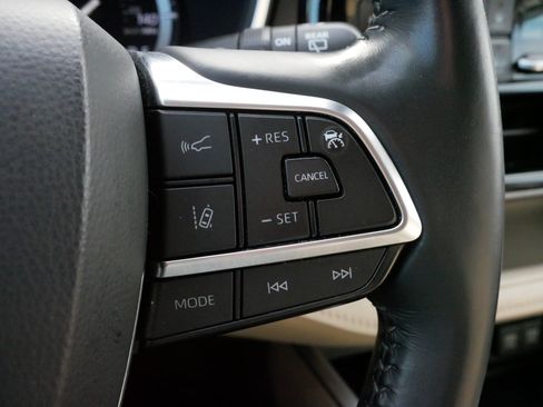 Certified 2021 Toyota Highlander XLE image 25