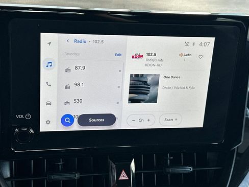 Used 2025 Toyota Corolla LE image 19