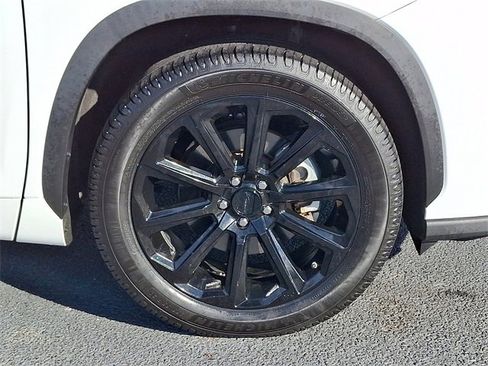 Used 2022 Toyota Highlander XLE image 12