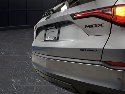 Used 2023 Acura MDX SH-AWD w/ Technology Package image 37