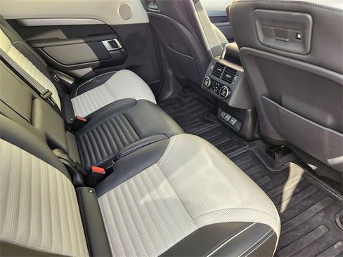Used 2024 Land Rover Discovery Dynamic SE image 29
