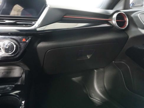 Certified 2024 Chevrolet Trax RS w/ Sunroof Package image 19