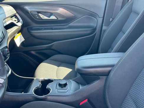 Used 2024 GMC Terrain SLE image 9