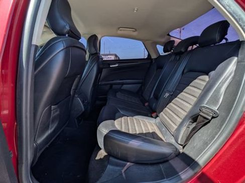 Used 2018 Ford Fusion SE w/ Equipment Group 201A FWD image 4