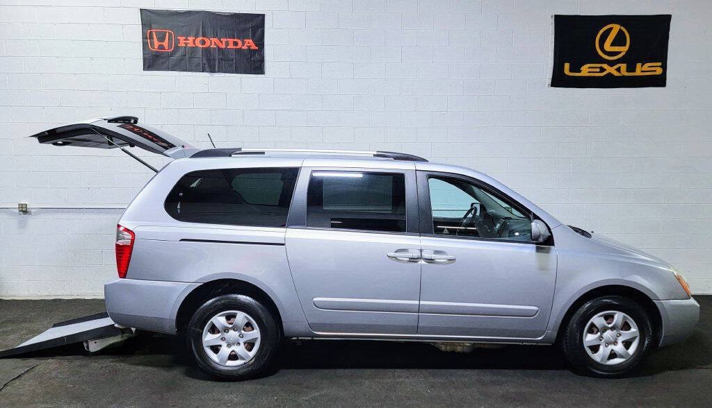 Used 2010 Kia Sedona LX FWD image 2