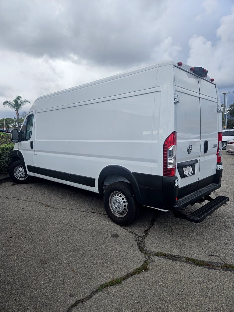 Used 2025 RAM ProMaster 2500 w/ Safety Group FWD image 2