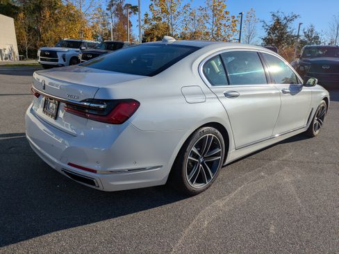 Used 2022 BMW 750i xDrive AWD/4WD image 4