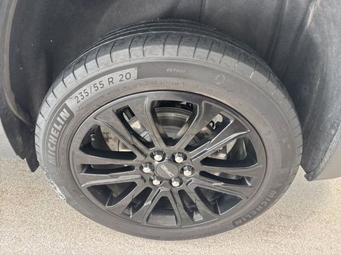 Certified 2023 GMC Acadia SLT w/ Elevation Edition image 8