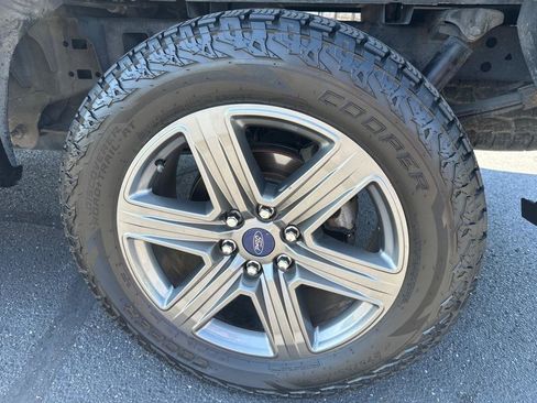 Used 2020 Ford F150 Lariat w/ Equipment Group 502A Luxury AWD/4WD image 38