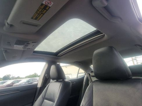 Used 2014 Lexus ES 350 w/ Luxury Package FWD image 18