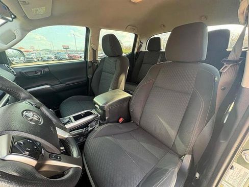 Used 2021 Toyota Tacoma SR5 w/ Trail Edition image 19