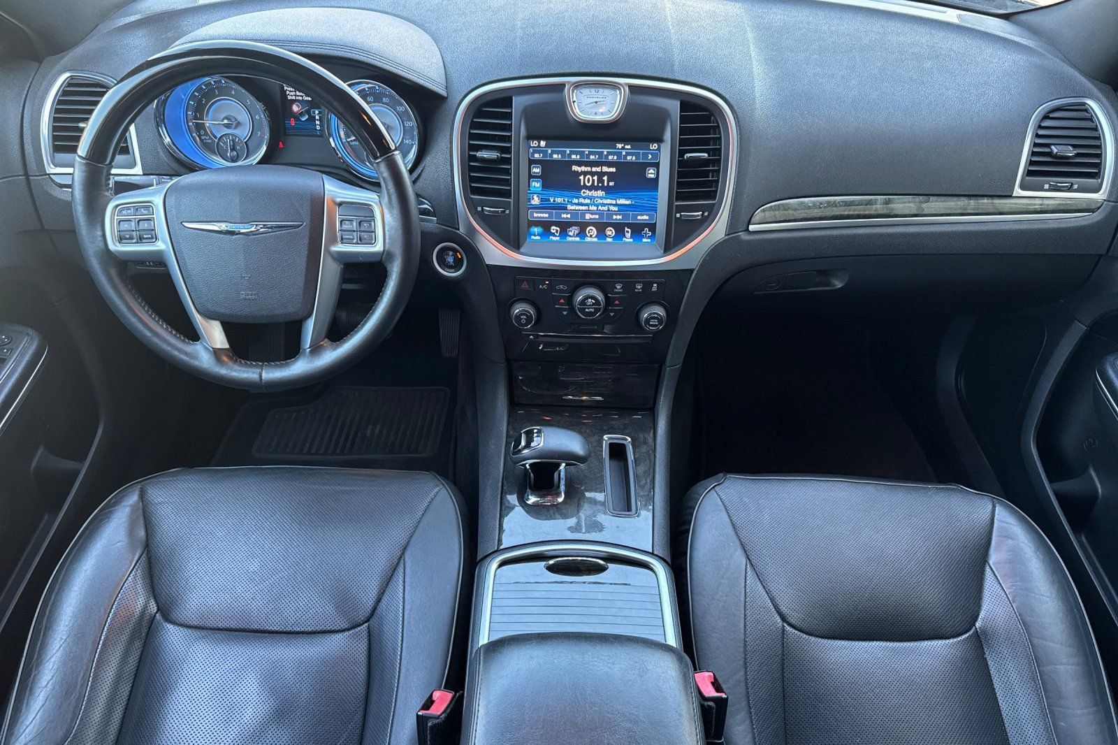 Used 2013 Chrysler 300 C RWD image 14