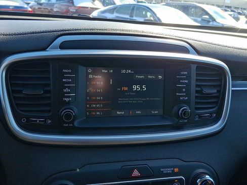 Used 2019 Kia Sorento AWD V6 image 18