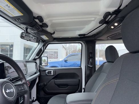Used 2024 Jeep Wrangler Sport image 5