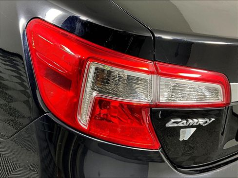 Used 2012 Toyota Camry XLE w/ Leather Pkg FWD image 23