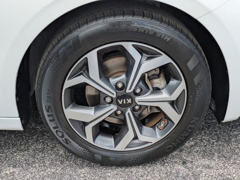 Certified 2021 Kia Forte LXS FWD image 9