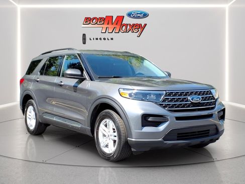 Used 2023 Ford Explorer XLT w/ Class IV Trailer Tow Package AWD/4WD image 3