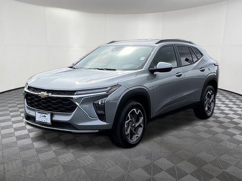 Used 2026 Chevrolet Trax LT w/ Driver Confidence Package image 3